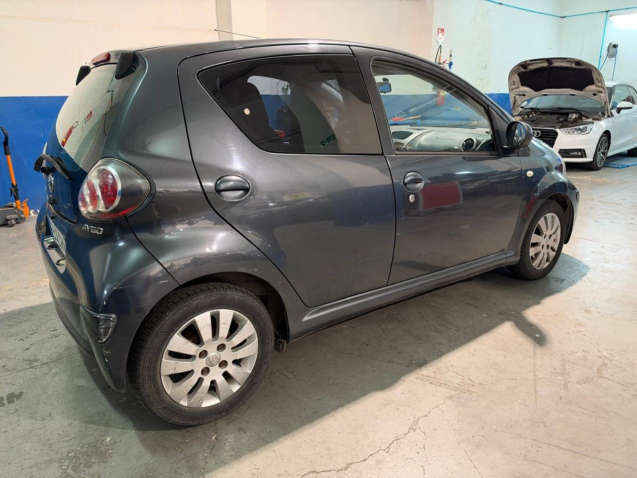 Toyota Aygo 1.0 12V VVT-i 5 porte Sol