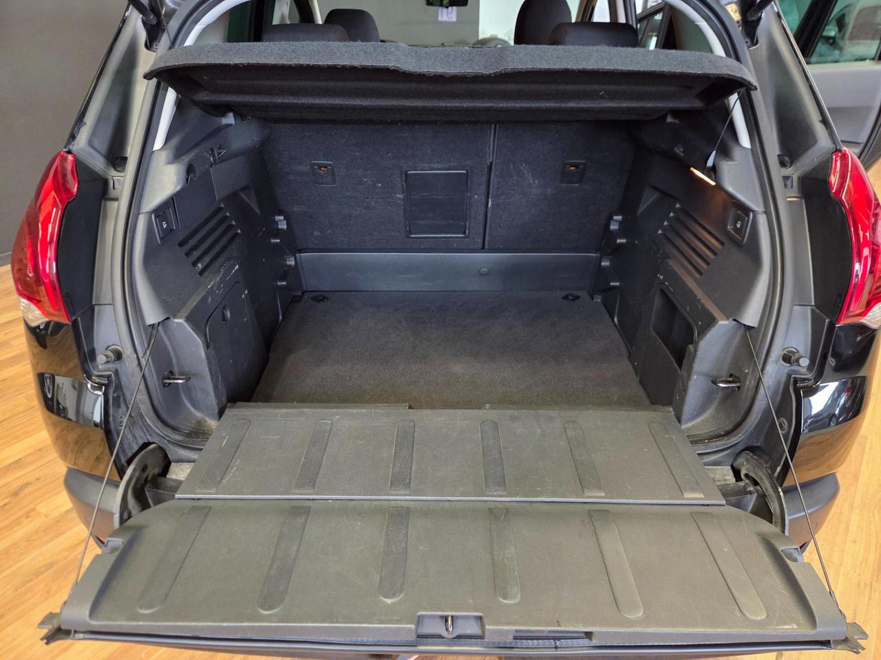 Peugeot 3008 3008 1.6 bluehdi Business s&s 120cv eat6 NAVI