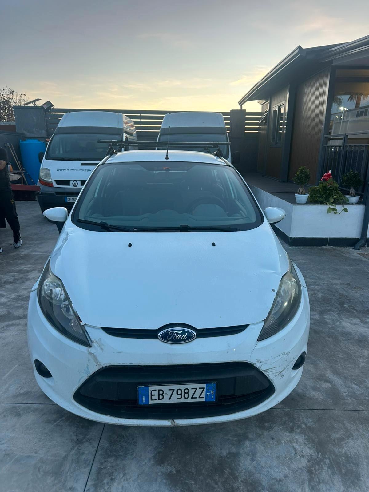 Ford Fiesta 1.4 5 porte Bz.- GPL Titanium