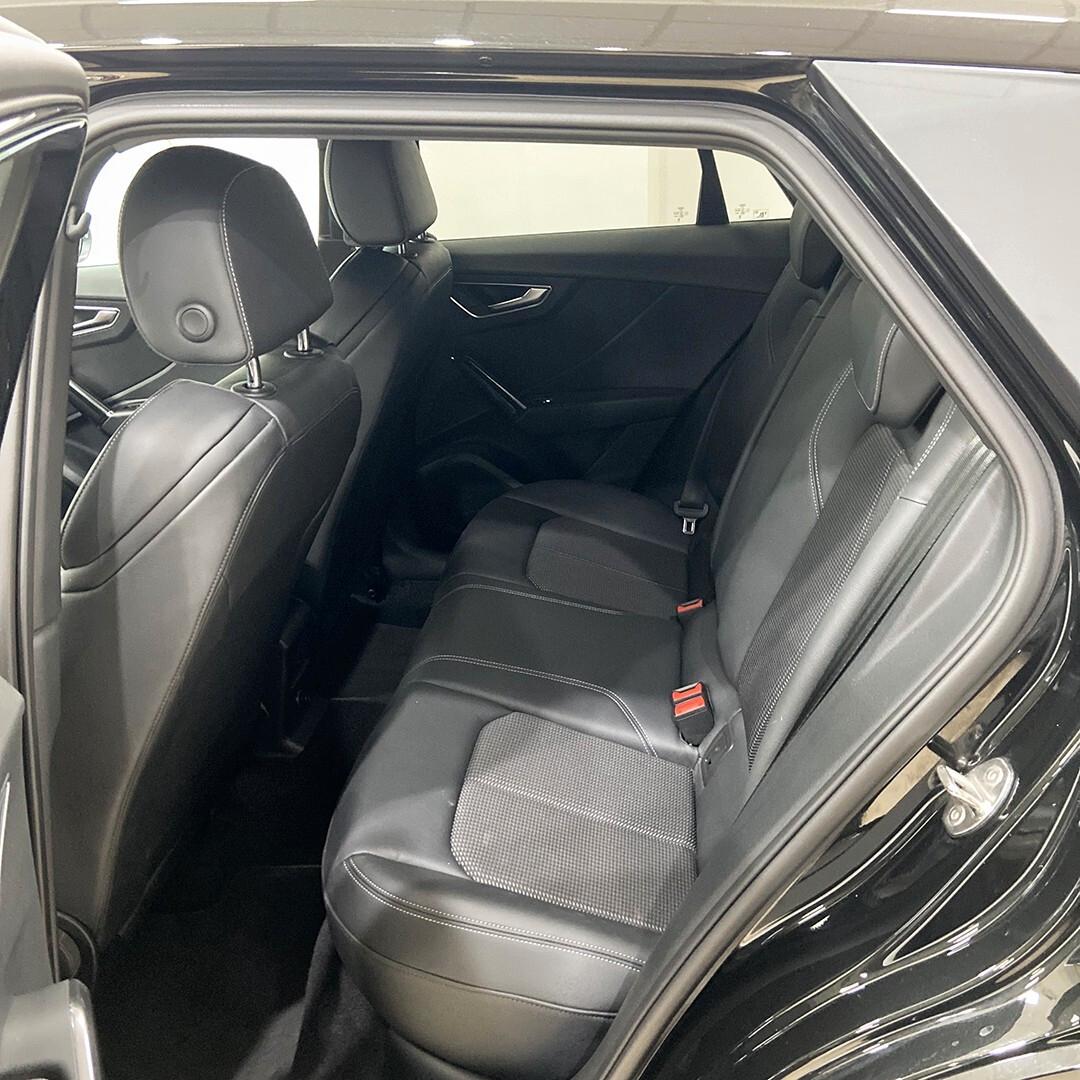 Audi Q2 35 TDI S tronic Identity Black