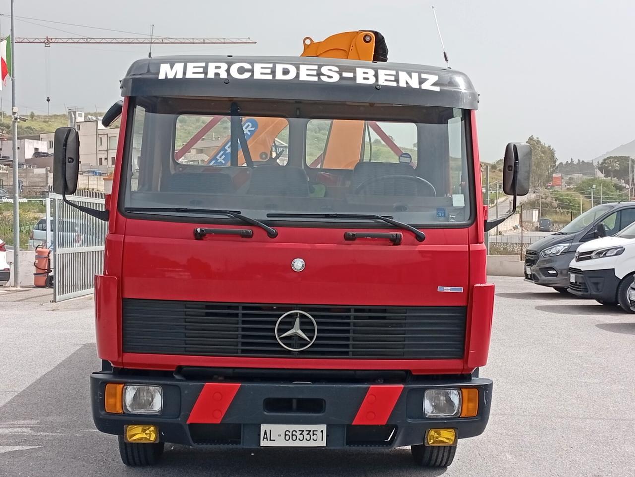 Mercedes Benz cassonato con Gru Effer