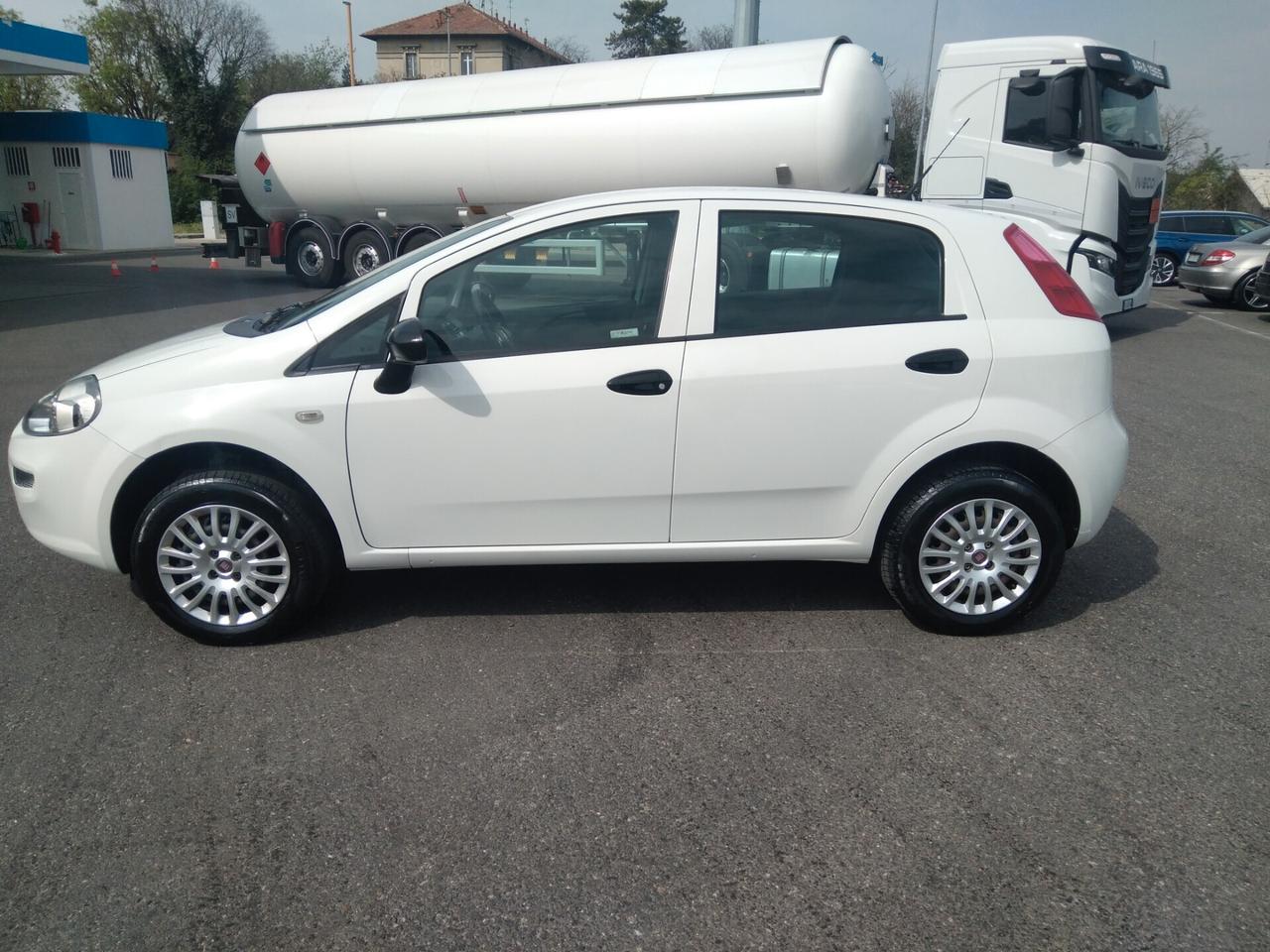 Fiat Punto 1.4 8V 77cv 5 porte Natural Power Street x neopatentati