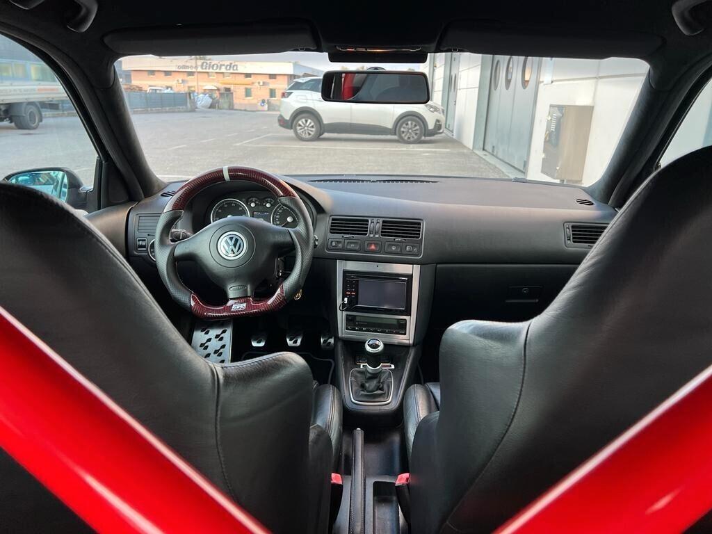 Volkswagen Golf R32