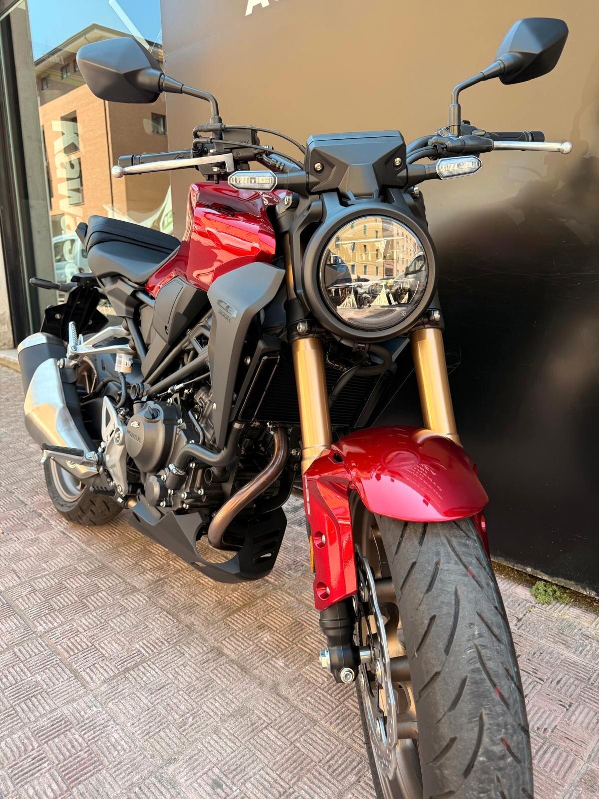 Honda CB 300 R - Solo 206 km