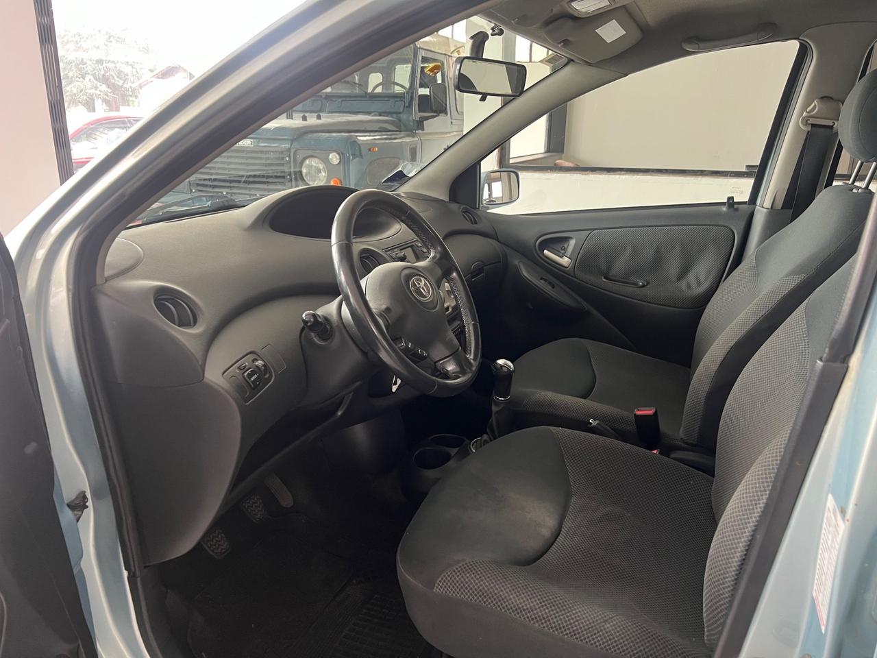 Toyota Yaris 1.0i 16V cat 5 porte Sol