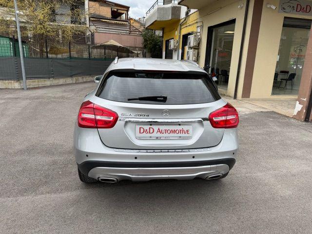 MERCEDES-BENZ GLA 200 d Automatic Premium