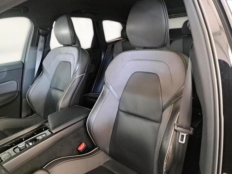 VOLVO XC60 B4 D AWD automatico R-Design