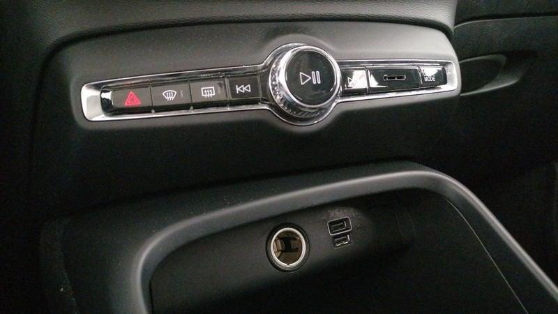 Volvo XC40 1.5 t3 Momentum Pro 163cv auto my21