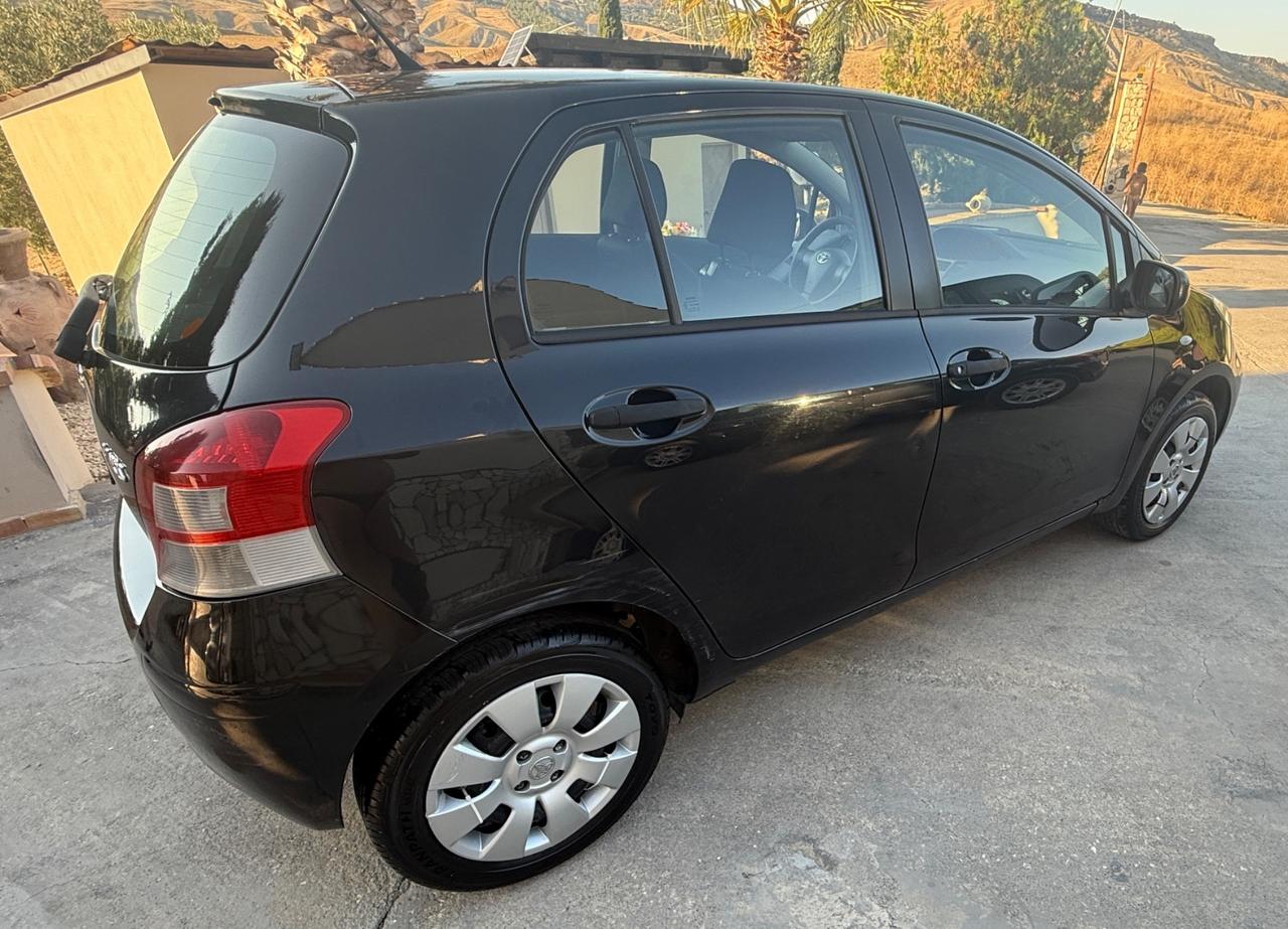 Toyota Yaris 1.0 5 porte