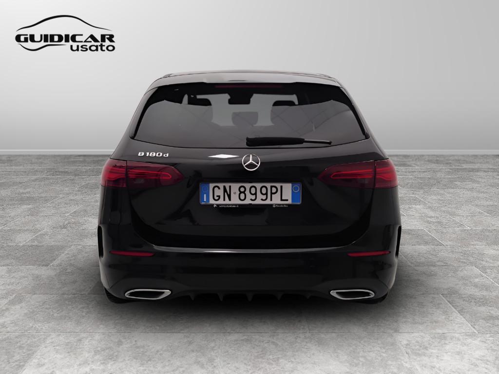 Mercedes-Benz Classe B - W247 2023 - B 180 d AMG Line Advanced Plus auto