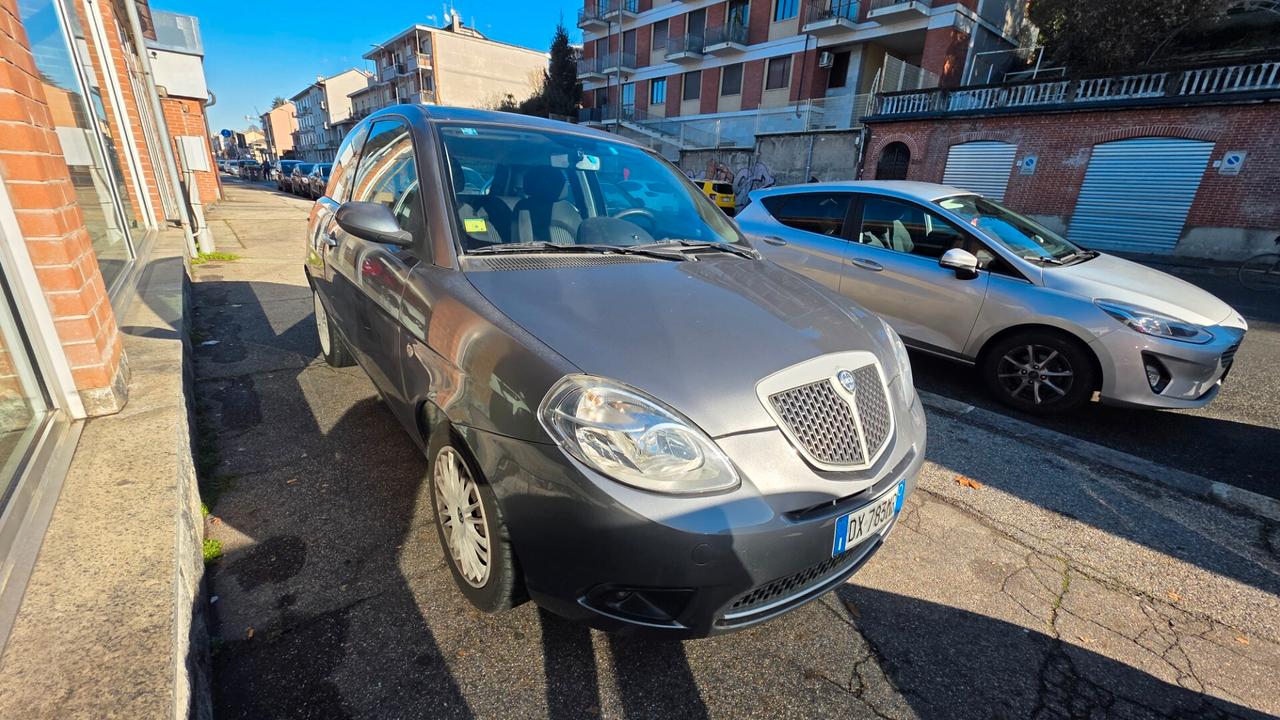 Lancia Ypsilon 1.4 Argento Ecochic GPL
