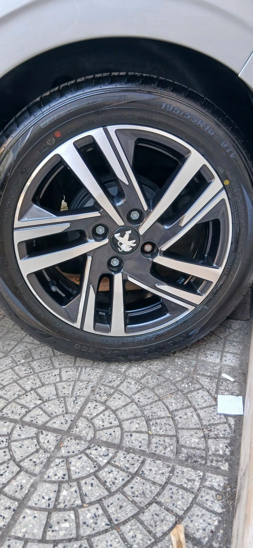 PEUGEOT 208 BlueHDi 75 5 PORTE ALLURE