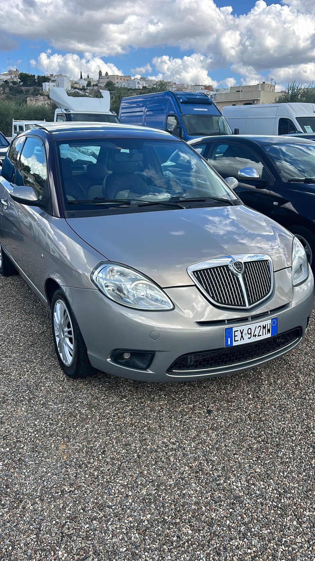 Lancia Ypsilon 1.4 16V Platino GPL