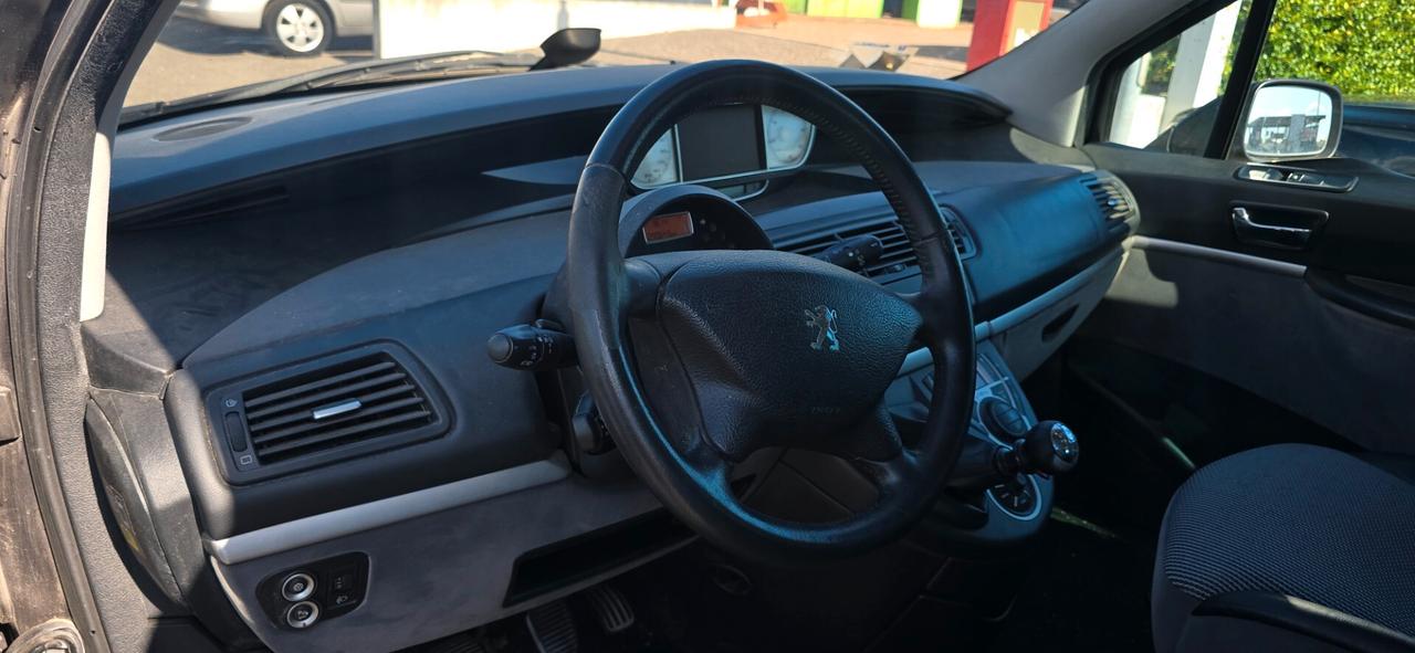 Peugeot 807 2.0 HDi S