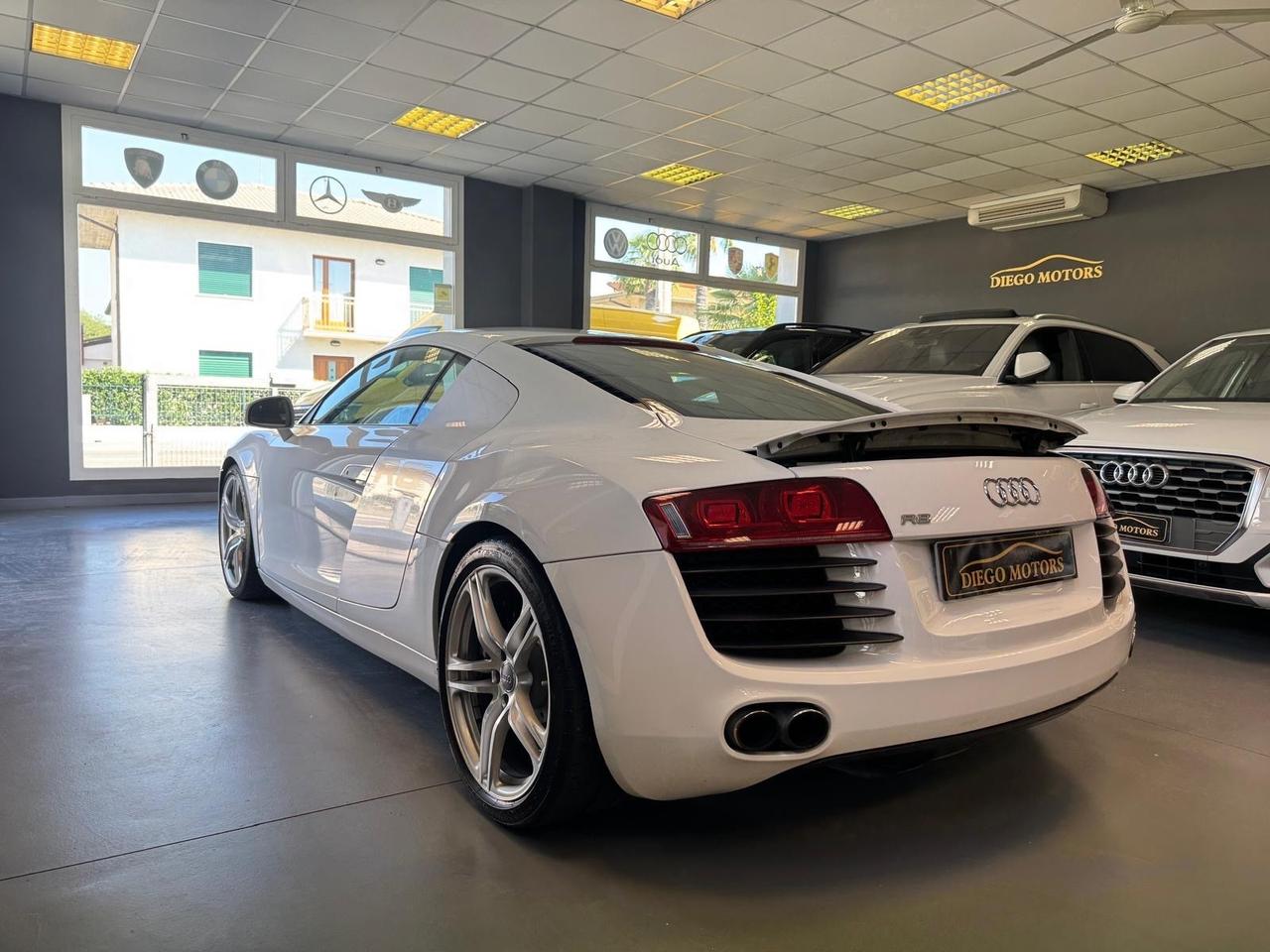 Audi R8 4.2 V8 FSI quattro R tronic