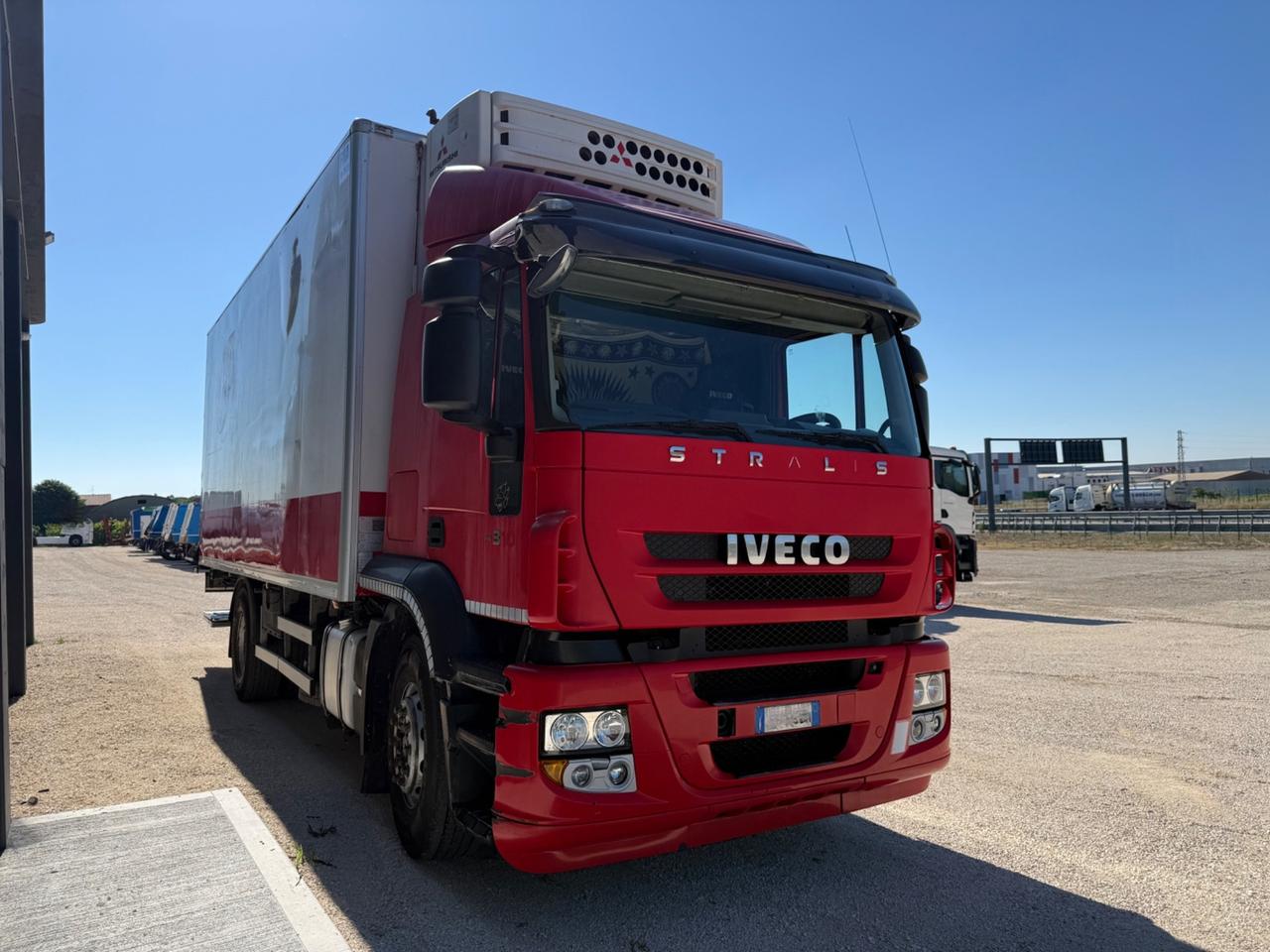 Iveco Stralis 190S31 isotermico con frigo 0°C e sponda
