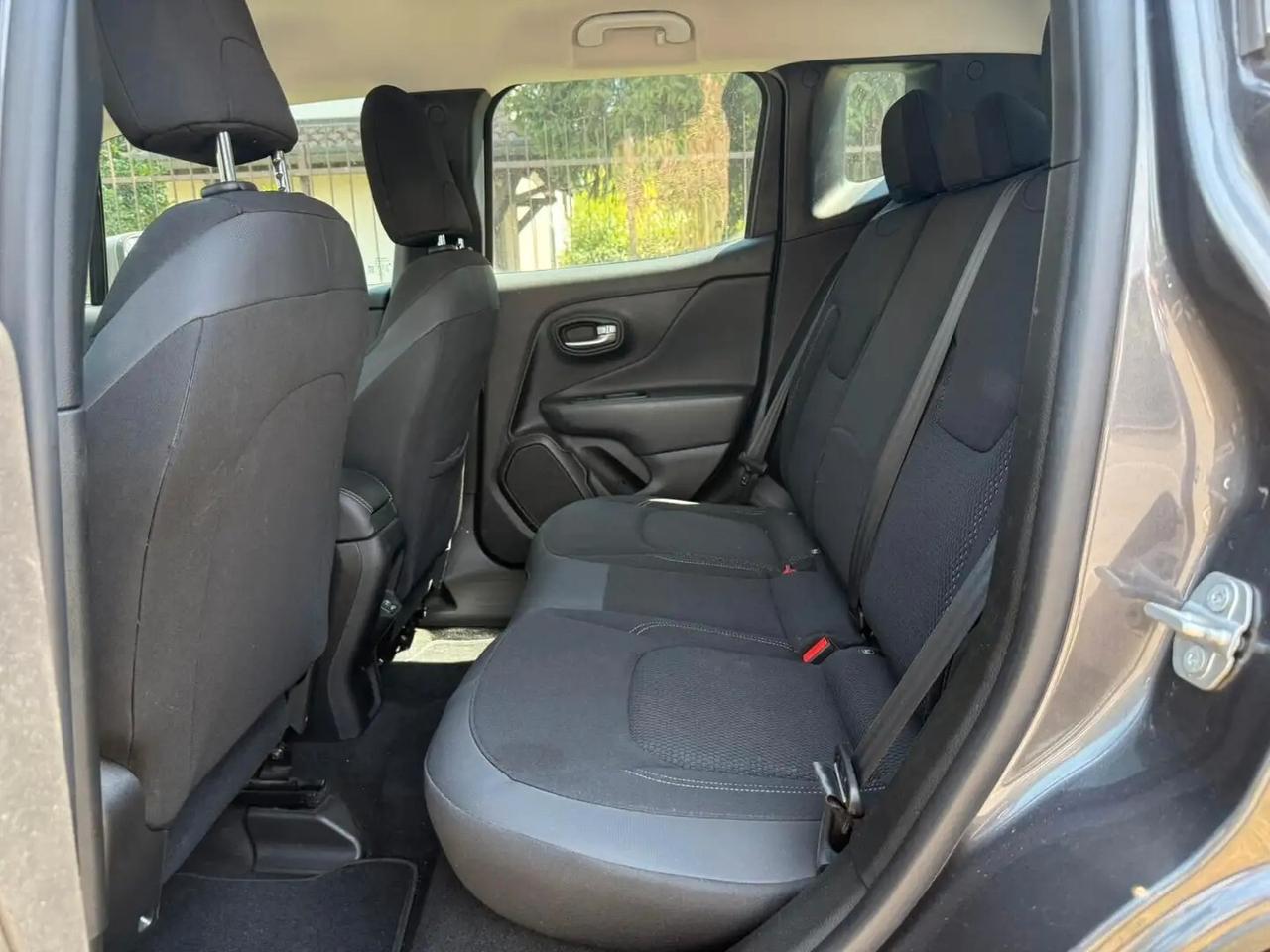 Jeep Renegade 1.3 T4 DDCT Sport