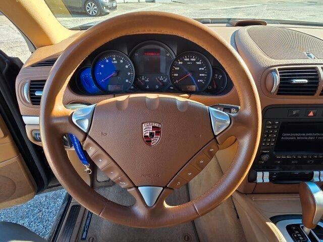 Porsche CAYENNE 3.2 V6 -UNI PRO -
