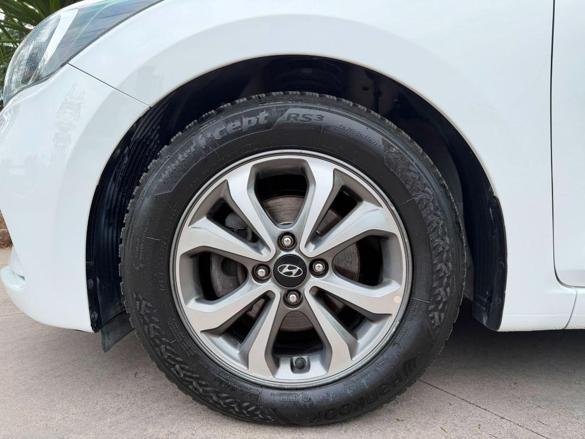 HYUNDAI - i20 - 1.2 5p. Connectline