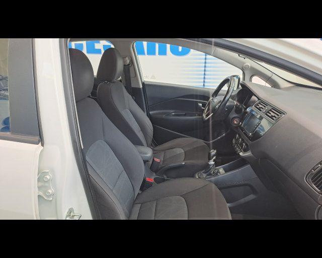 KIA Rio 5p 1.1 crdi Active E6