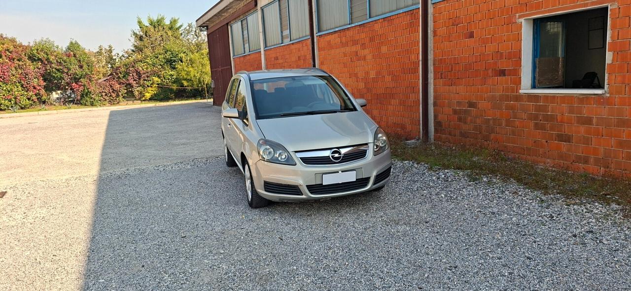 MONOVOLUME 7 POSTI 1.6 CON DOPPIA ALIMENTAZIONE