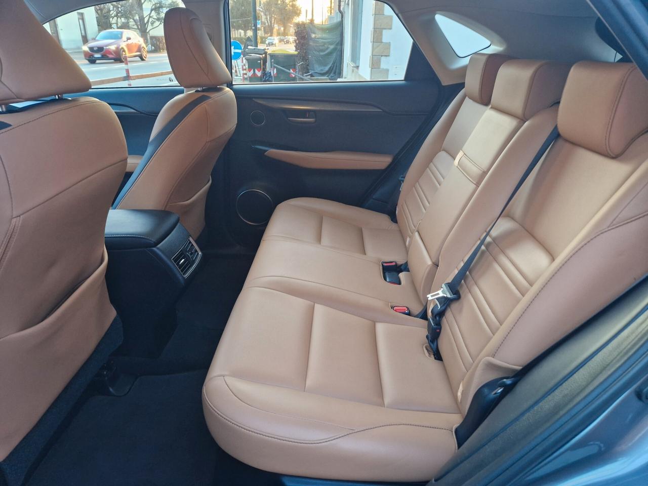 Lexus NX 300 hybrid 2.5 155CV AUTOMATICA, Telecamera, Sensori