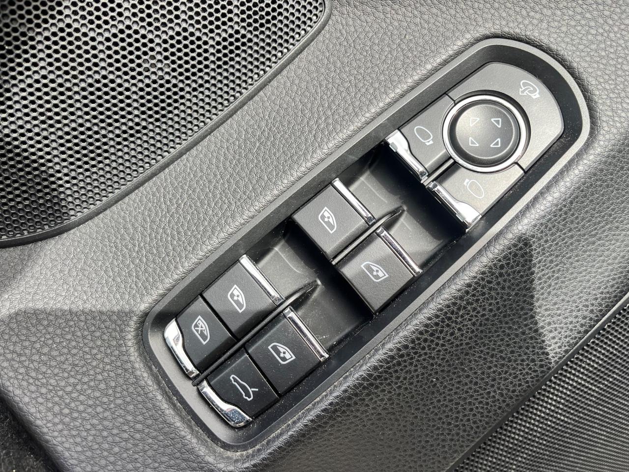 Porsche Panamera tetto apribile