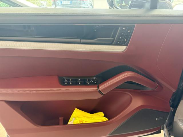 PORSCHE Cayenne Coupé 3.0 V6 S E-Hybrid ASSE POST. STERZ.-ACC