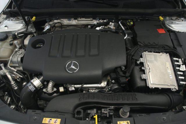 MERCEDES-BENZ A 180 d Automatic Premium Fari LED High Performance
