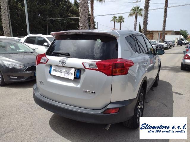 TOYOTA - RAV4 - 2.0 D-4D 2WD Business Pack