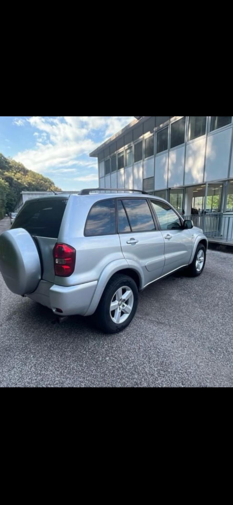 Toyota RAV 4 RAV4.com 2.0 Tdi D-4D cat 5 porte NEOPATENTATI
