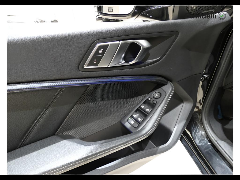 BMW Serie 1 (F40) - M 135i xDrive