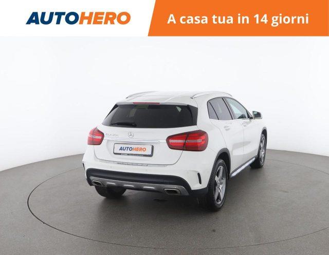 MERCEDES-BENZ GLA 200 Premium