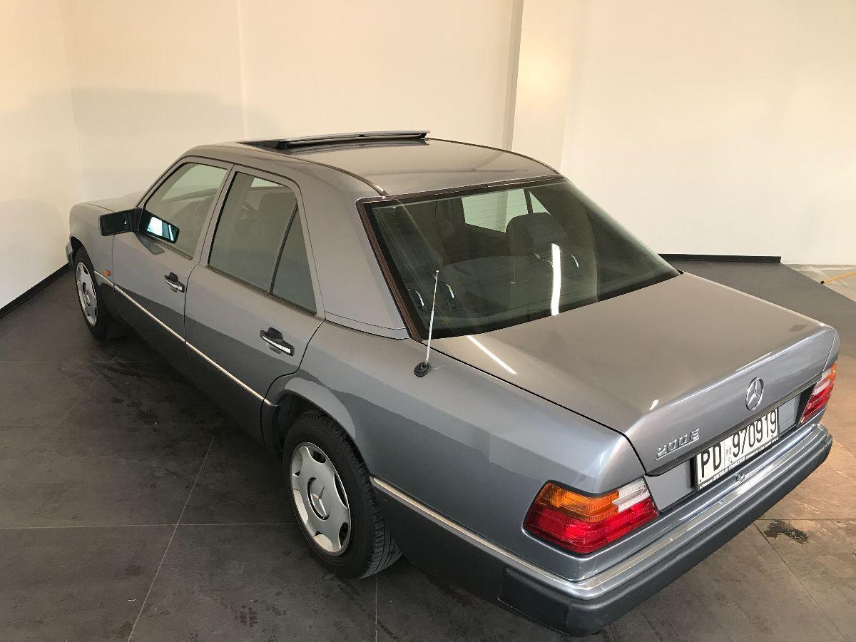 MERCEDES 200 E