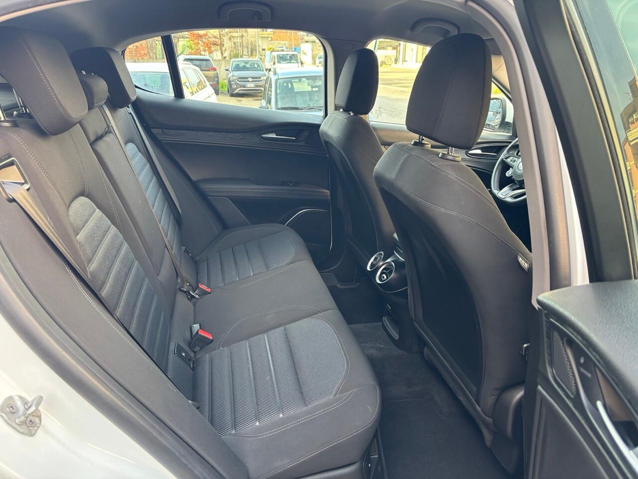 Alfa Romeo Stelvio 2.2 Turbodiesel 160 CV AT8 RWD