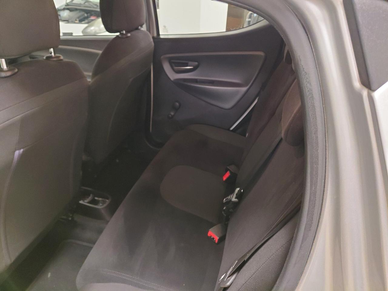 LANCIA YPSILON ANNO 2015 DS 1.3 MULTIJET ADATTA NEOPATENTATI KM 160 MILA