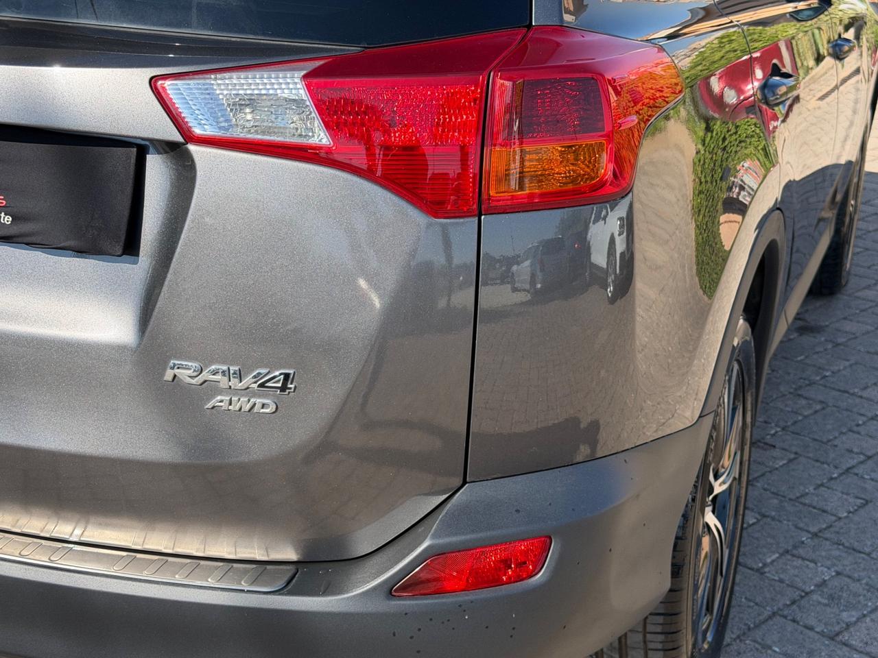 Toyota RAV 4 RAV4 2.0 D-4D 4WD Lounge White Ed.