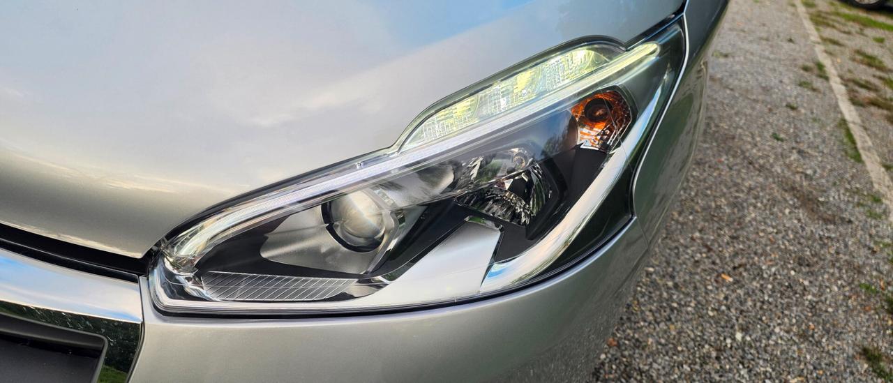 Peugeot 208 PureTech 82 5 porte Allure