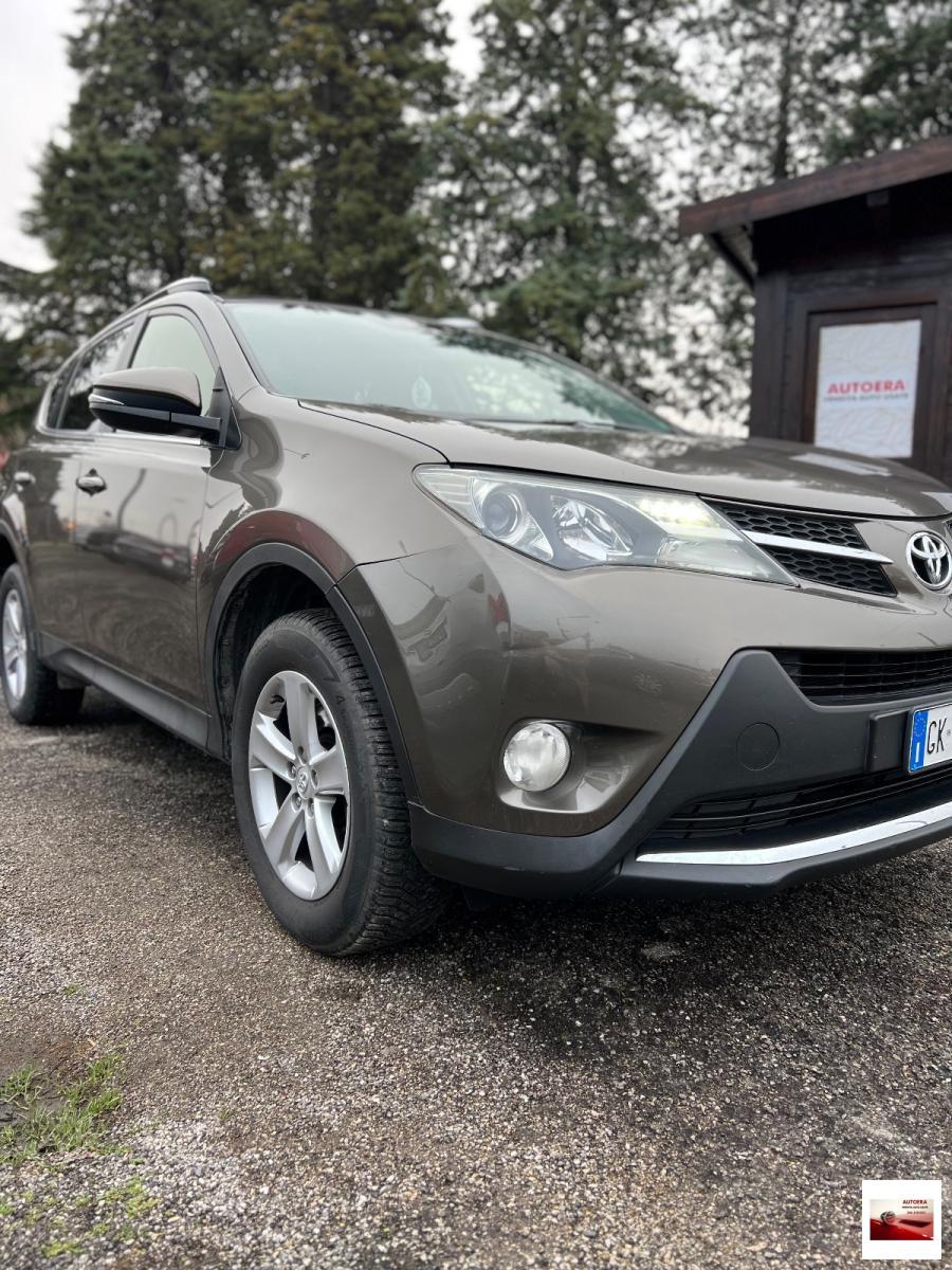 TOYOTA - RAV4 - 2.0 D-4D 2WD Active