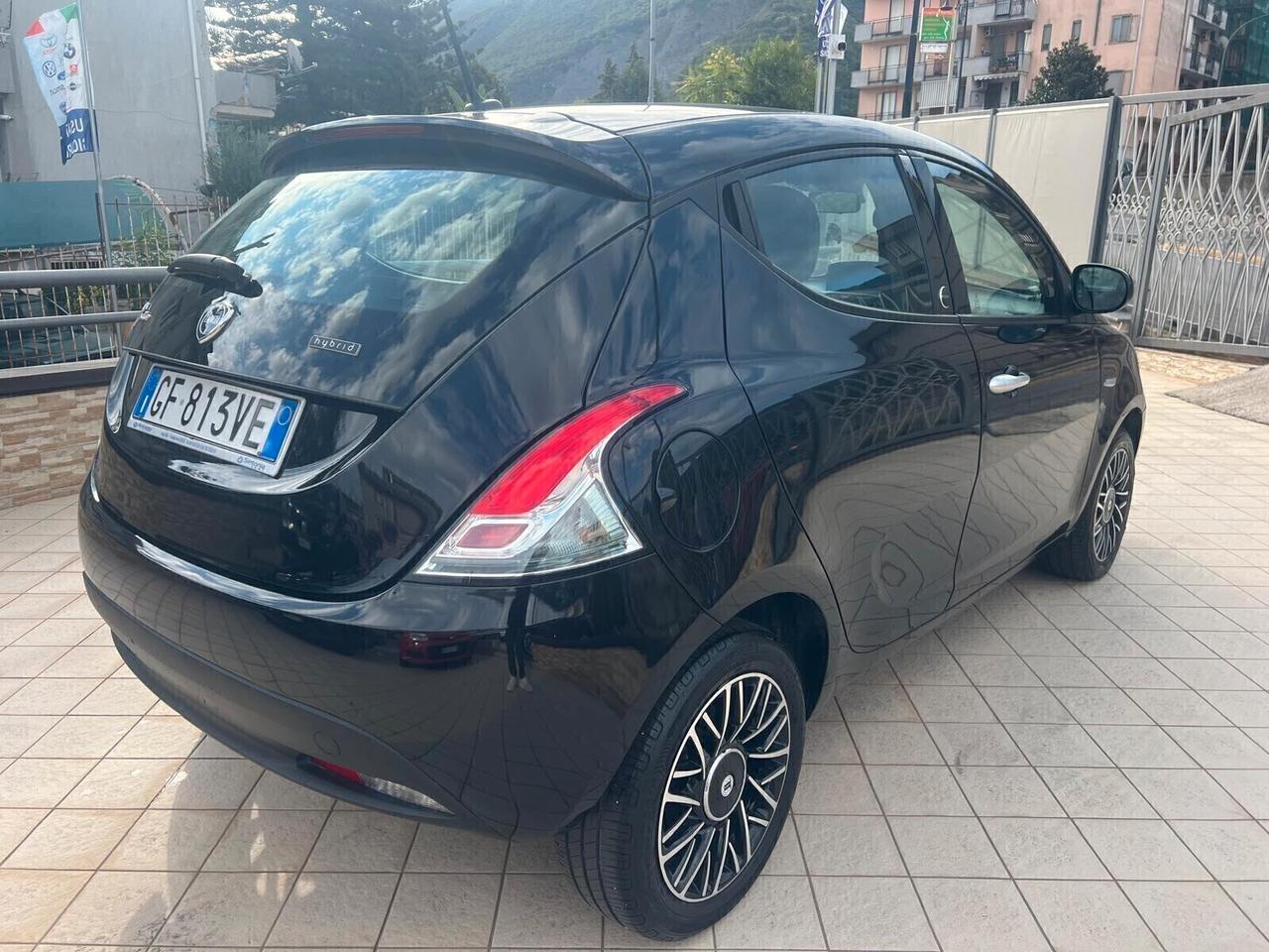 Lancia Ypsilon 1.0 FireFly S&S Hybrid Ecochic Silver 5 porte 05/2021 km 53.000