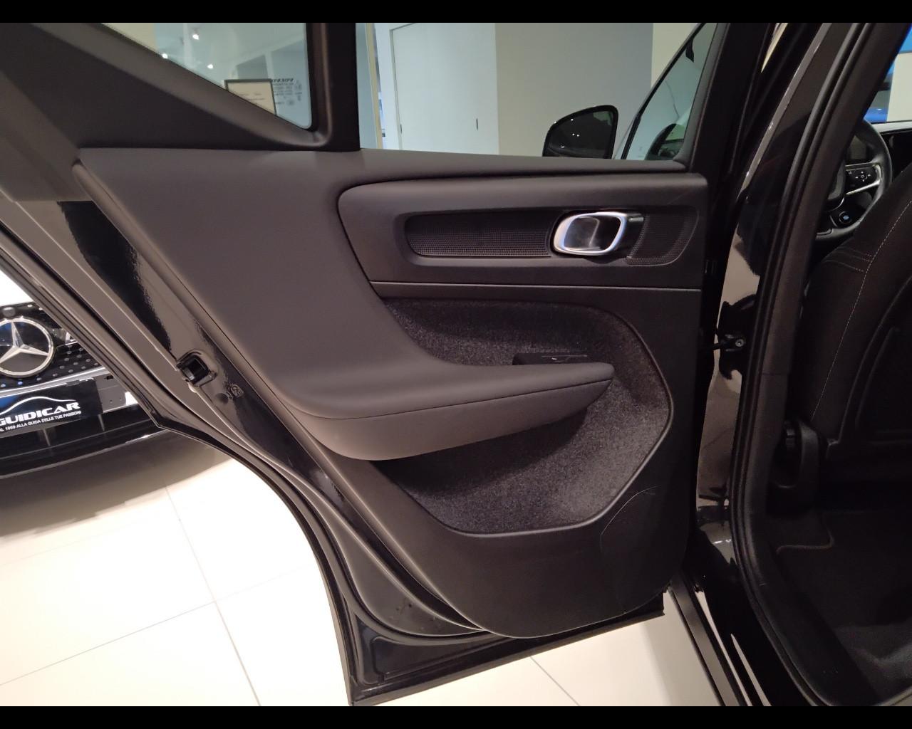 VOLVO XC40 2023 - XC40 2.0 b3 Core auto