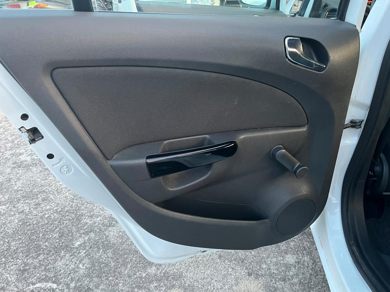 Opel Corsa D 1.2 80cv Enjoy Benzina e GPL Fabbrica