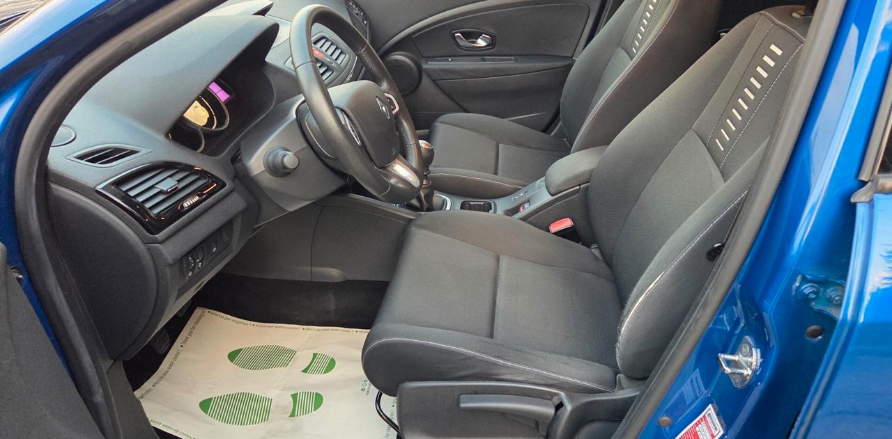Renault Megane 1.6 Attractive 5 porte