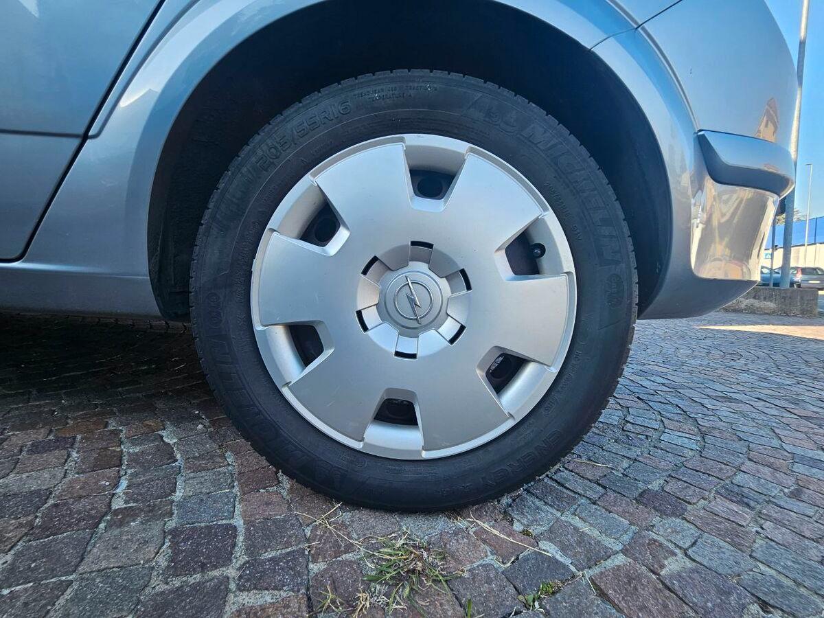 Opel Astra 1.6 twinport Enjoy 5p