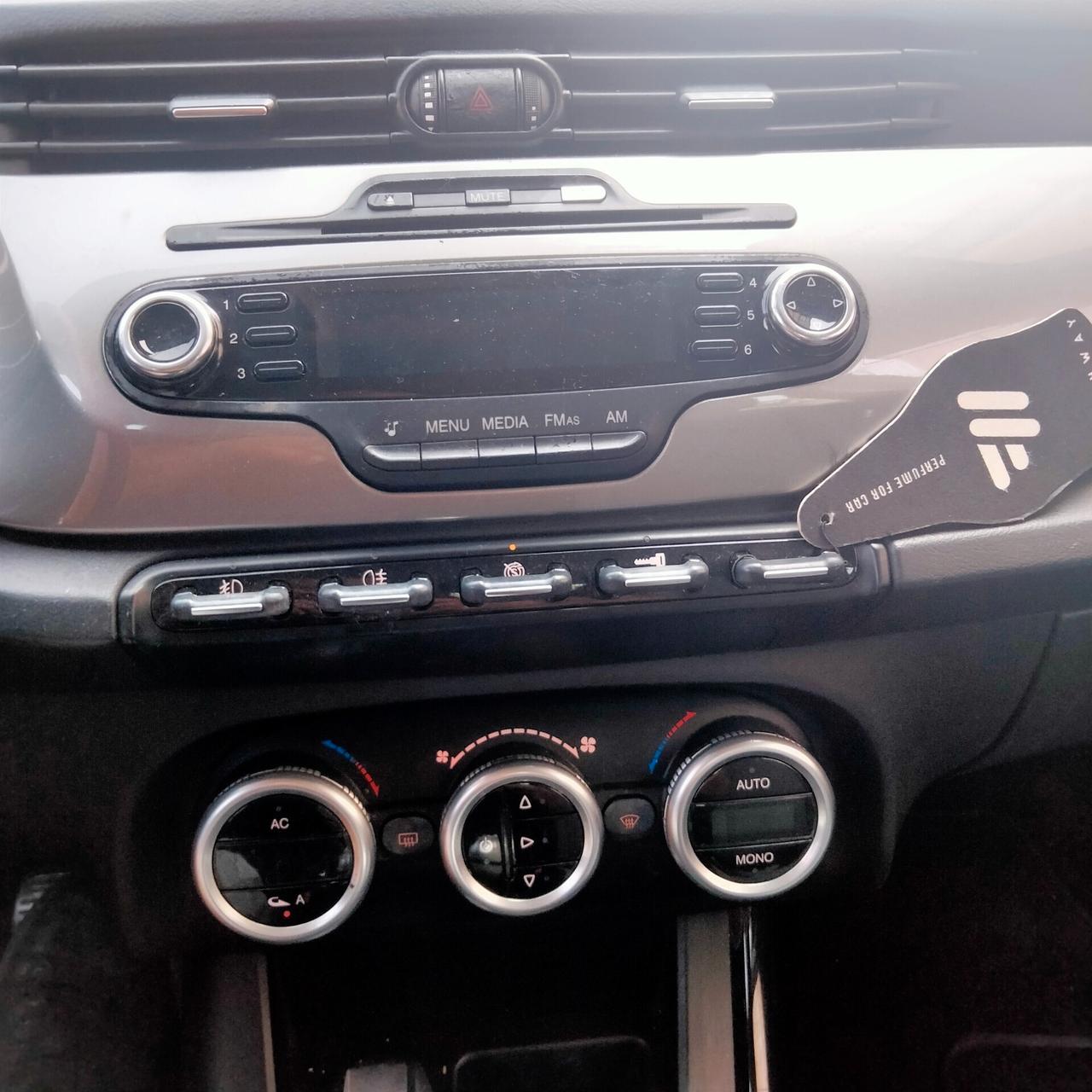 Alfa Romeo Giulietta 1.4 Turbo MultiAir Distinctive gpl