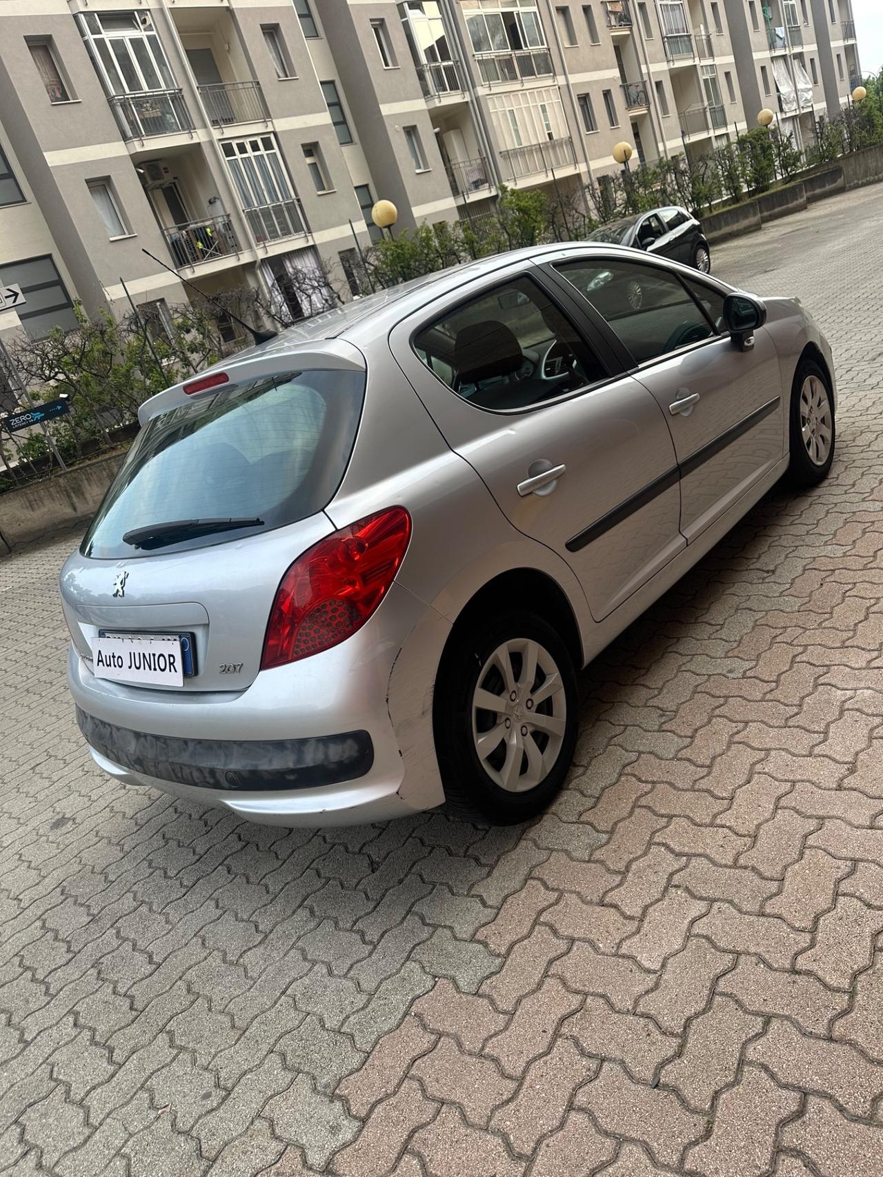 Peugeot 207 1.4 8V 75CV 5p. X Line