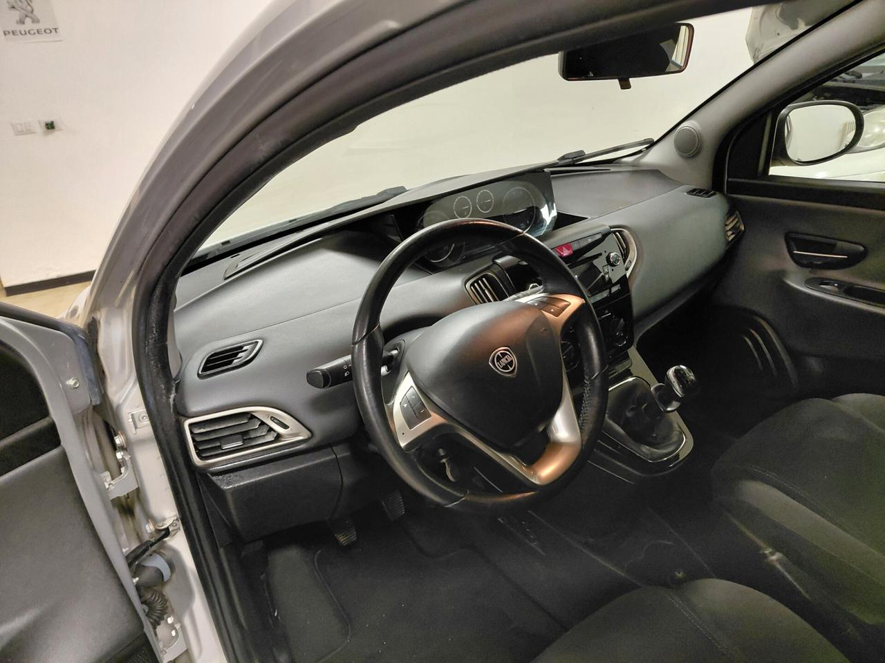 LANCIA YPSILON ANNO 2015 BZ 1.2 ADATTA NEOPATENTATI KM 100 MILA