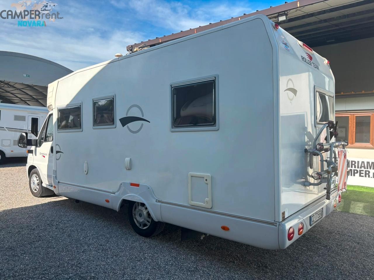 ROLLER TEAM GRANDUCA 255 P - SEMINTEGRALE CON LETTO ALLA FRANCESE ED AMPIO GARAGE (foro 92 x 61)