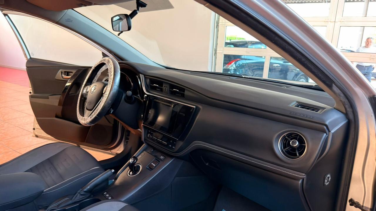 Toyota Auris 1.8 Hybrid Lounge