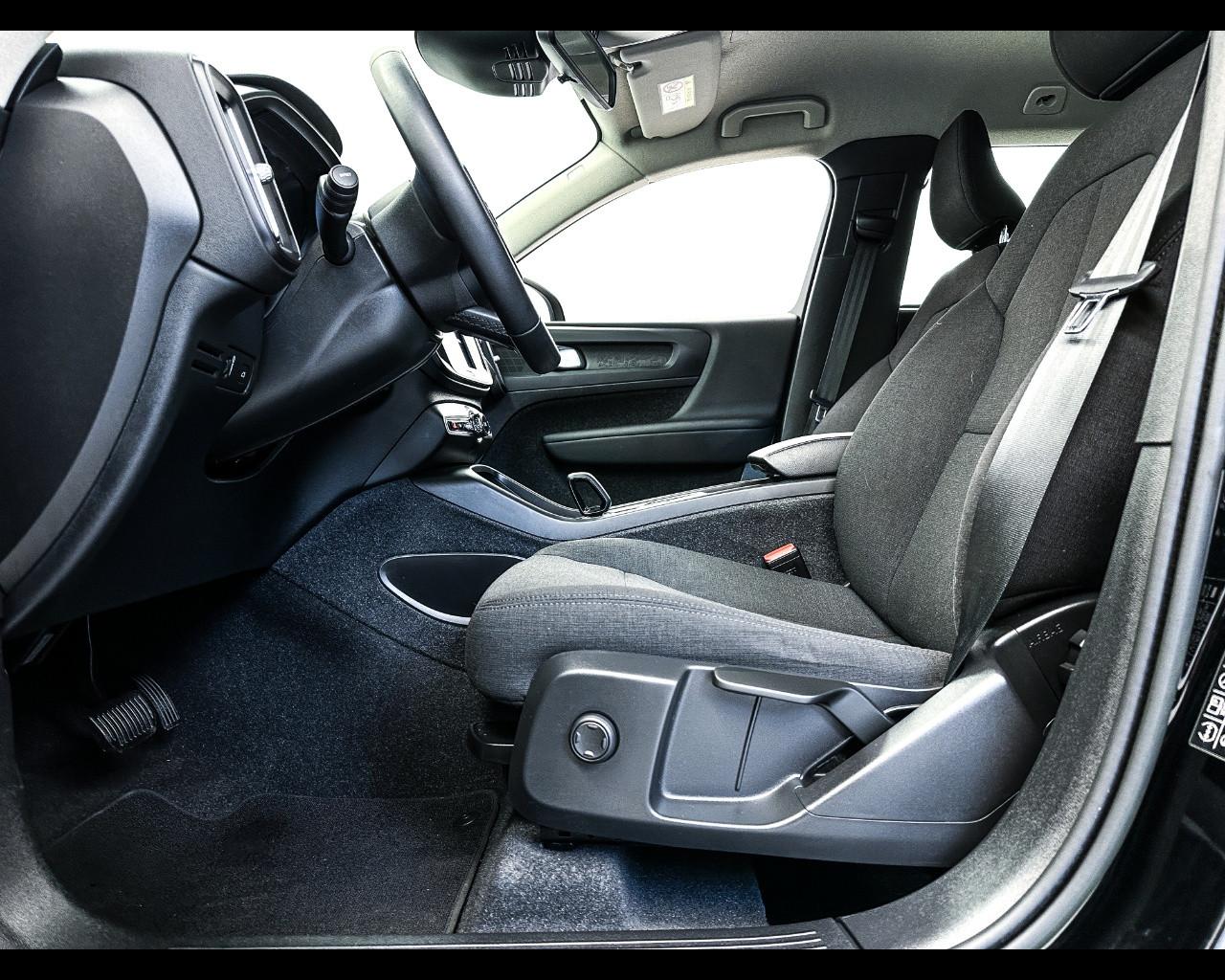 VOLVO XC40 (2017-->) - XC40 T2 Essential